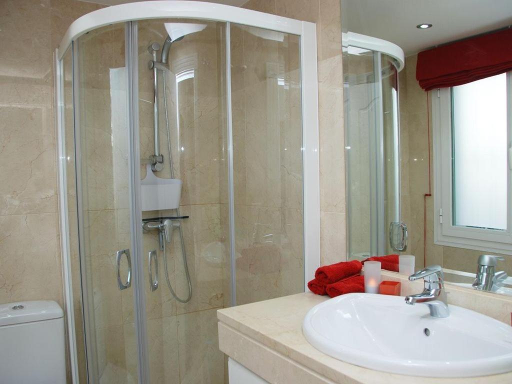 D12 Espectacular Y Moderno Apartamento En Primera Linea - Estepona - Sinfonia Del Mar المظهر الخارجي الصورة